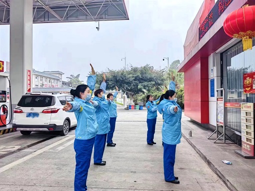中路能源公司開展?fàn)I銷服務(wù)大提升活動.jpg 中路能源公司開展?fàn)I銷服務(wù)大提升活動.jpg